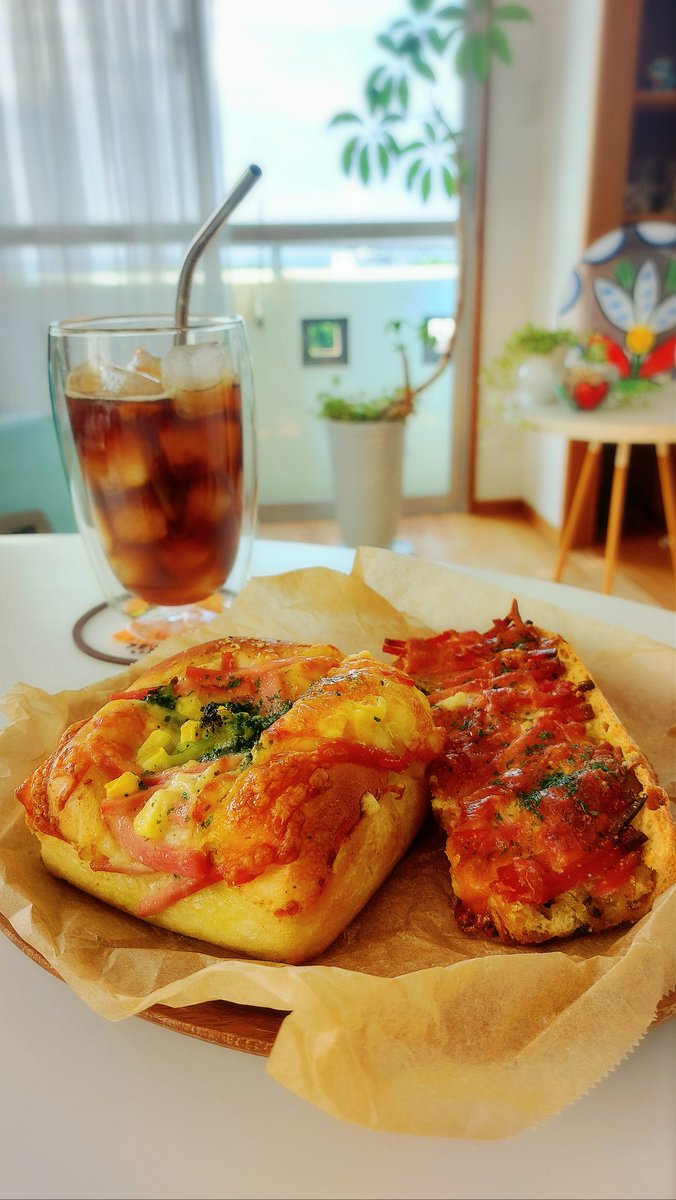 65rinrinrin's tweet photo. 起きてすぐ
「おっいしいパンが食べたーい♪」
ってなって早起きに有難いお店
セブンベルズさんへ🥐

早くから開いててくれて
ありがとぉー🥹💕 https://t.co/GGH4hcqslj