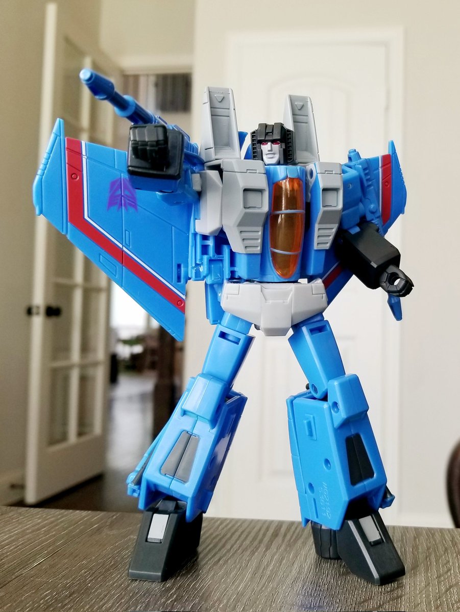 PrimeLiberty1's tweet photo. @dreadnoxreviews Skywarp is in the HOOOOUSE!!!

Congrats! Who knows when mine will ship, but it gives me an opportunity to exercise patience, and to enjoy the anticipation with pics like this. These are truly mini masterpieces, and like you, I was gratified to be able to secure Starscream! https://t.co/cSdbEmP48d