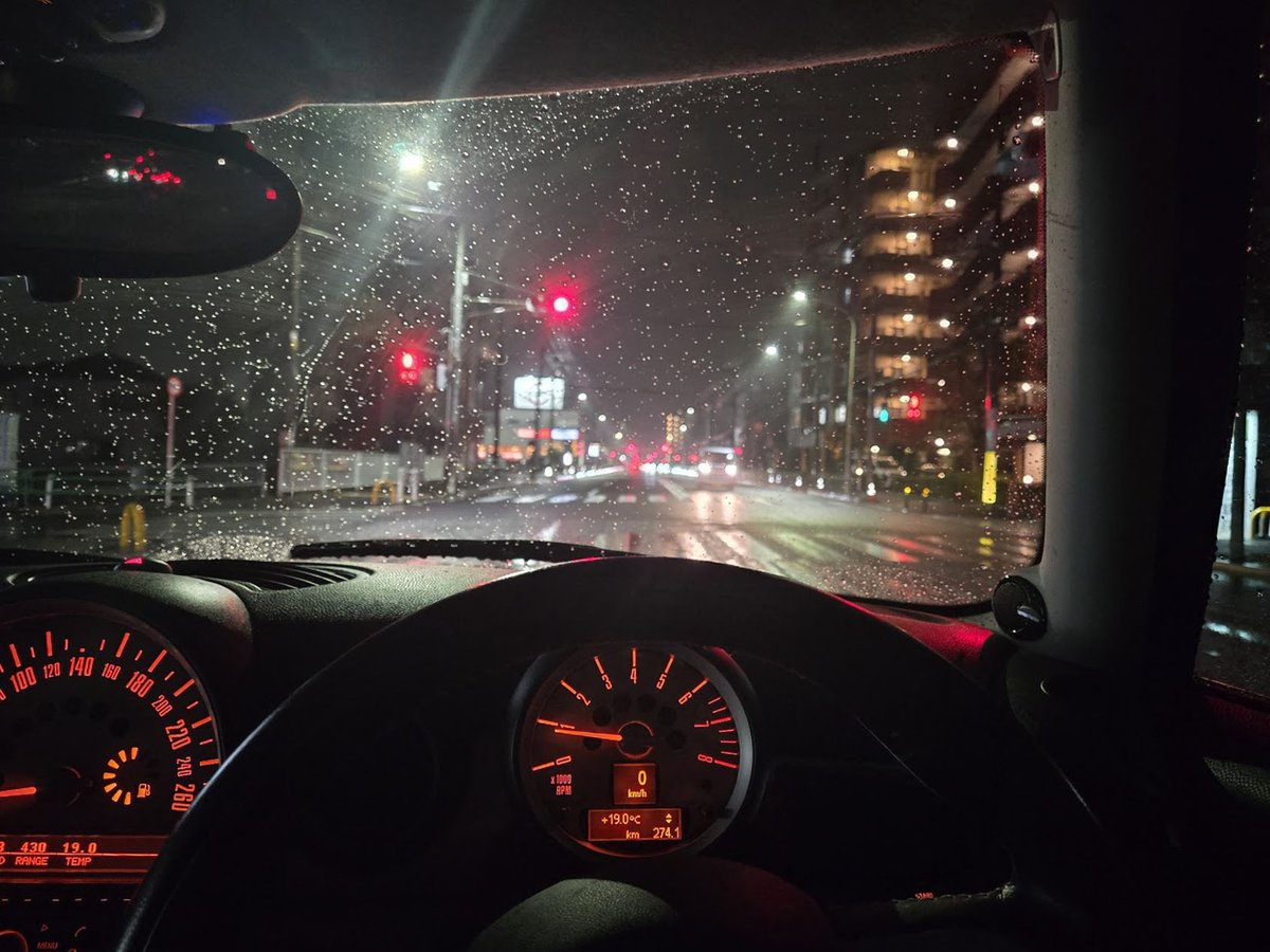 nalulululuna's tweet photo. きのう、Forza Horizon 6 VRのテストで煮詰まって、夜ドライブにでかけたけど、解像度の高さにびっくり。これ10000x10000以上あるんじゃない…？

VRの負荷たかすぎてRTX5090がほしくなったけど、この車それより安いんですよね…。つまりリアルなVRよりリアル車かっちゃったほうが安いですよ！😵‍💫 https://t.co/3eHrD63gt8
