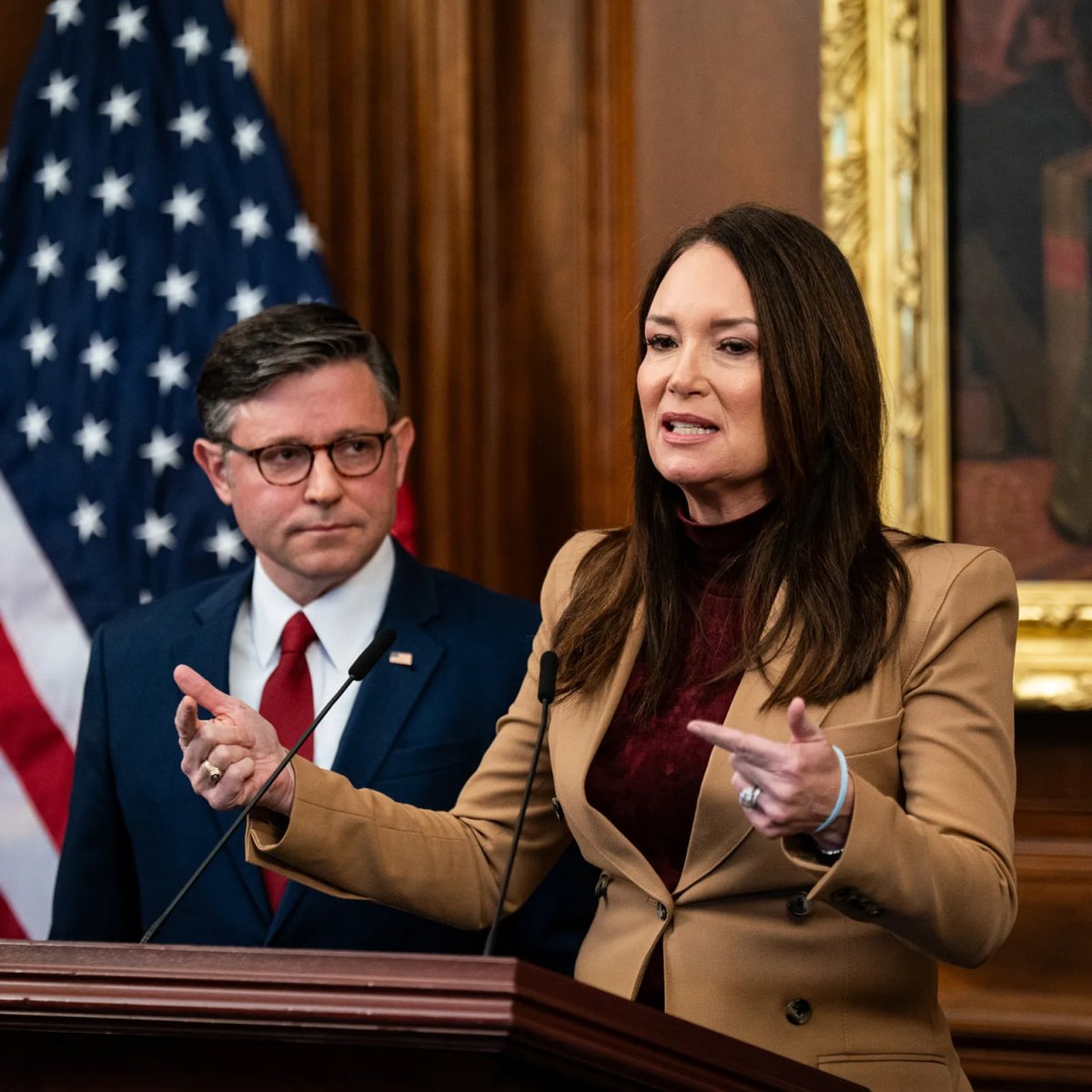 RightScopee's tweet photo. 🚨 ABSOLUTE INSANITY: USDA Sec. Brooke Rollins just dropped a bomb — Red states are cleaning house on SNAP fraud, while blue states are suing to PROTECT it! 

"We found ~200,000 dead people still getting food stamps and 500,000 double-dipping... just in the compliant RED STATES. Blue states are SUING us to hide their numbers." 🤯

The fraud is staggering. 

Democrats aren’t fighting for the poor — they’re fighting to keep the taxpayer-funded grift alive. 

Time to drain the SNAP swamp. 🇺🇸

What's your response to this......??👀

Do you support this?

A. Yes 
B. No