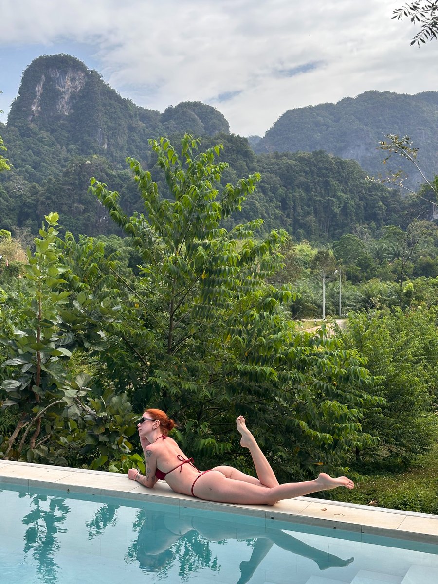 aria_freckl's tweet photo. skinny redhead covered in constellations of freckles. want the full map? text me
#redhead #ginger #freckles #freckledgirl #inkedredhead #petiteredhead #naturalginger #pale #tattoogirl #skinnyredhead #pussy #smalltits #skinnyfetish #masturbation https://t.co/wvwQnac90c