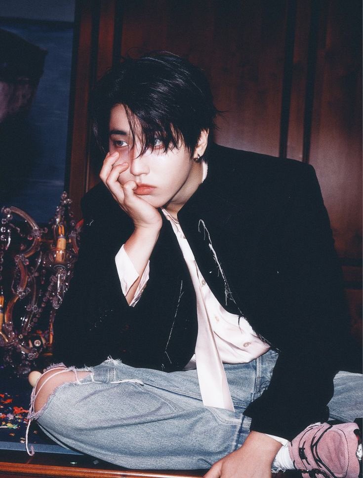 gnabvalen's tweet photo. #minsung au | Snow White, Pretty Heart 🍎

Lee Know era branco como a neve, sua beleza impactava todos que ousassem lhe encarar por muito tempo. 

Por outro lado, um bruxo ambicioso e sedento pela beleza extrema queria dar um fim nisso. https://t.co/O2K2LJ53AT