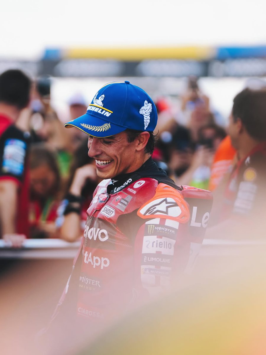 tdolkar29's tweet photo. "Both in the sprint and on the soft and hard tires, @marcmarquez93 held on, showing great patience when Pedro was clearly faster, waiting for his moment, managing his physical condition to prove once again that he is the best on the grid."~ Jorge Lorenzo https://t.co/bvpsAShegJ