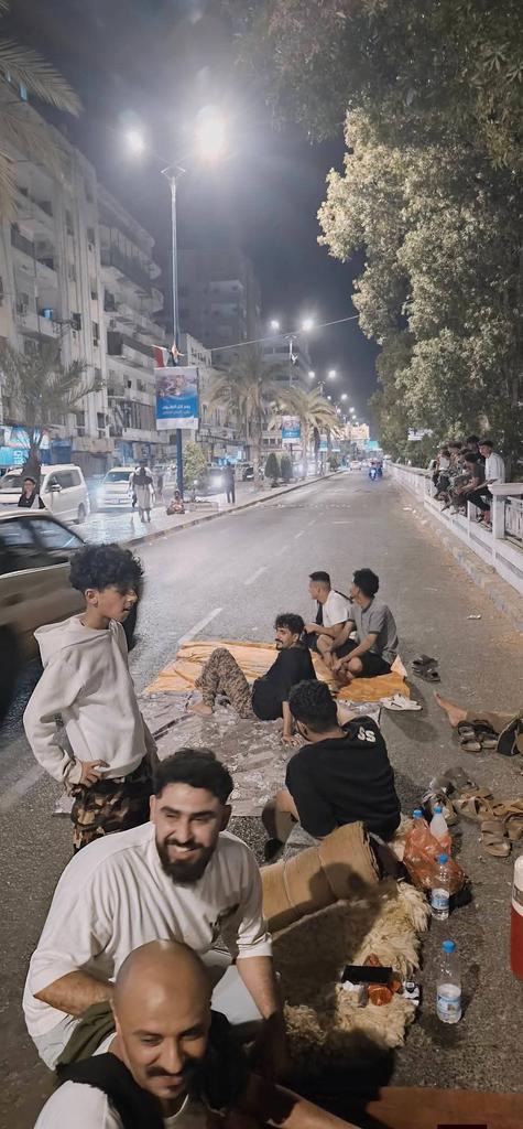 Rased_N's tweet photo. أين غرف الطوارئ المشتركة؟ أين التنسيق بين السلطات المحلية والحكومة لإنقاذ عدن وأبين ولحج وحضرموت من الجحيم الخدمي الحالي؟ #كفى_تعذيب_الناس https://t.co/djhNID5tV3