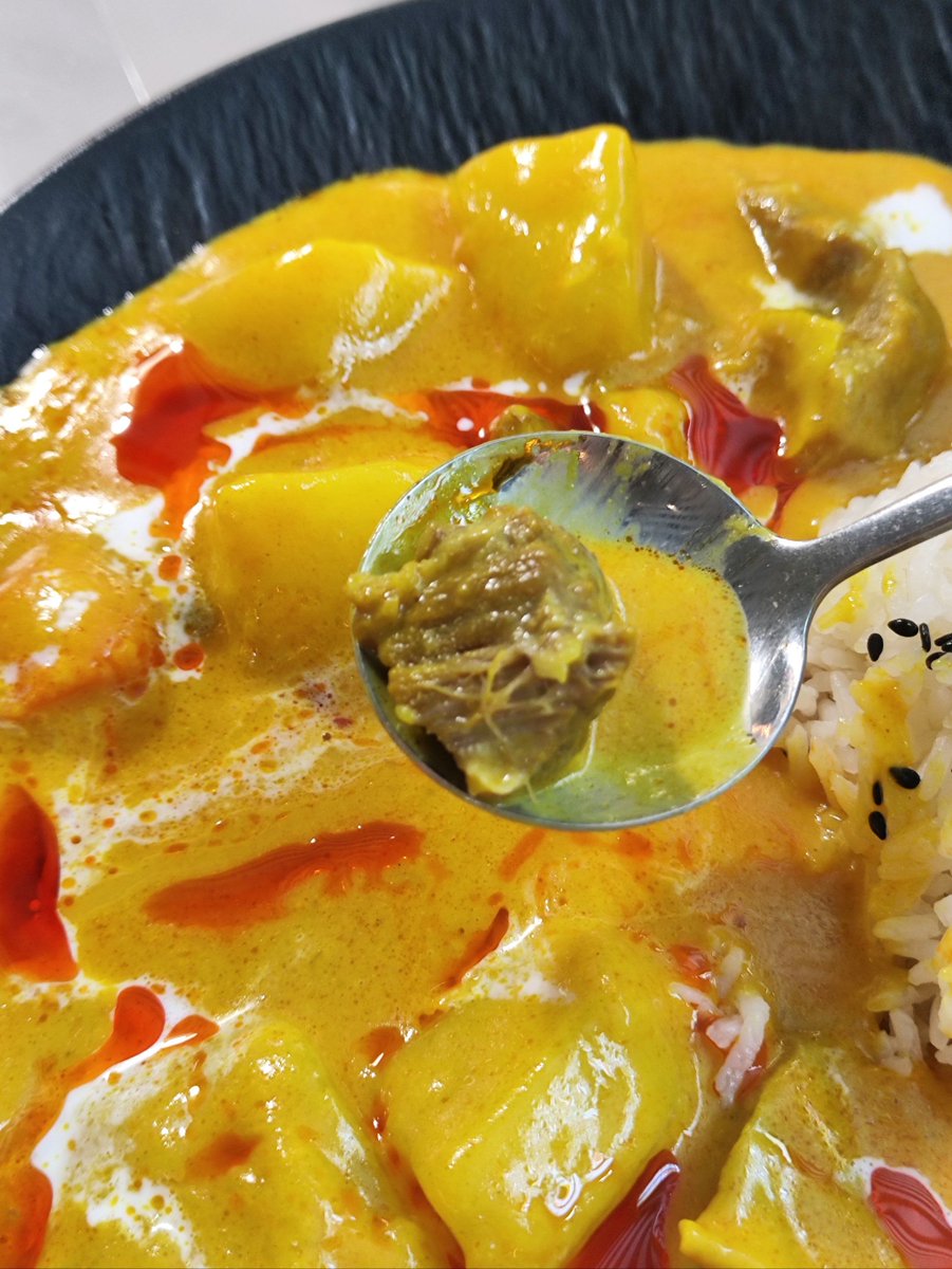 tigewa's tweet photo. Craving something beyond takeout Try this aromatic Thai green curry with jasmine rice —coconut cream, fresh basil, and a perfect kick of chili, it’s a 10-minute weeknight win for your taste buds!， https://t.co/Z9KbqYRflH