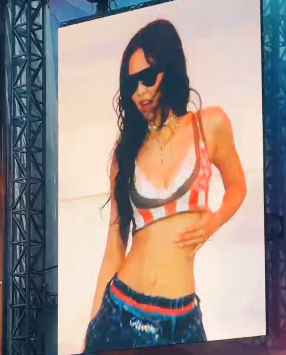 wonderpuiz's tweet photo. ชุดเจนนี่คือแซ่บสะดุ้งมดแดงกัดมากกก

JENNIE HEADLINES GOV BALL 
#JENNIEGovernorsBall #JENNIE https://t.co/dkVcQKXA7U