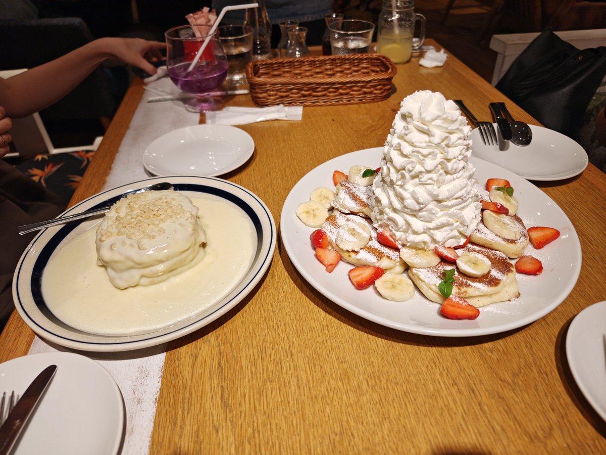 Fuzzy_Snow's tweet photo. 写真見返してたら金土日ぜんぶパンケーキ食べてた🥞✨ https://t.co/sDtPkEK9Zc