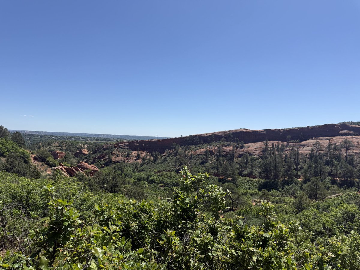YeenBytes's tweet photo. I love Colorado because what do you mean this is ~20 minutes from the house and we get to get up and go for a random hike on a Sunday 

We are going for an 8 hour hike next week (scary) https://t.co/4oIdS7eFIl