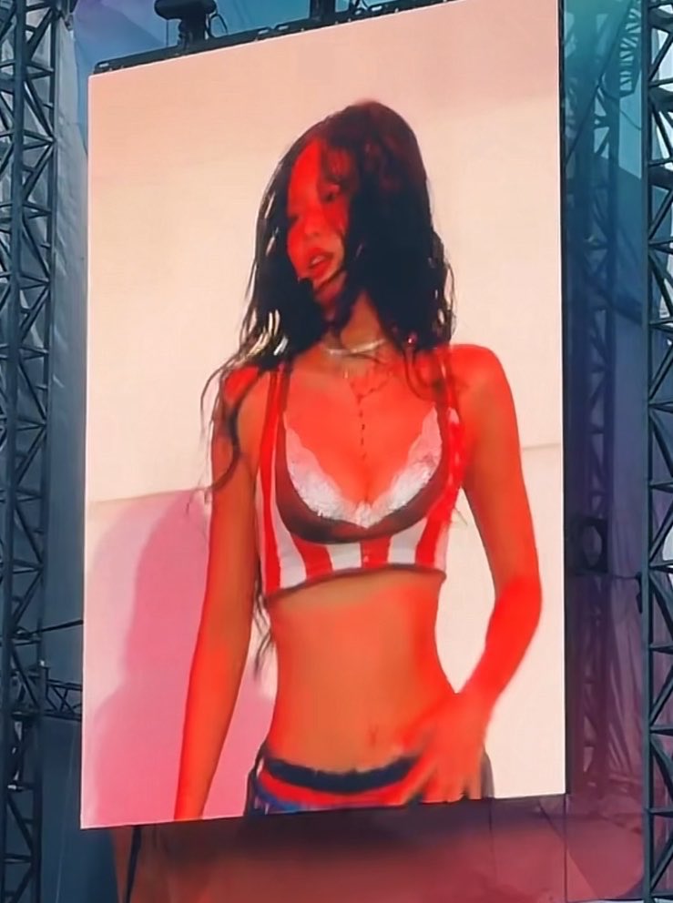 BLACKPINKBRASIL's tweet photo. Quando a qualidade é baixa mas tu é Jennie Kim 🔥 https://t.co/cScoJf9tFZ
