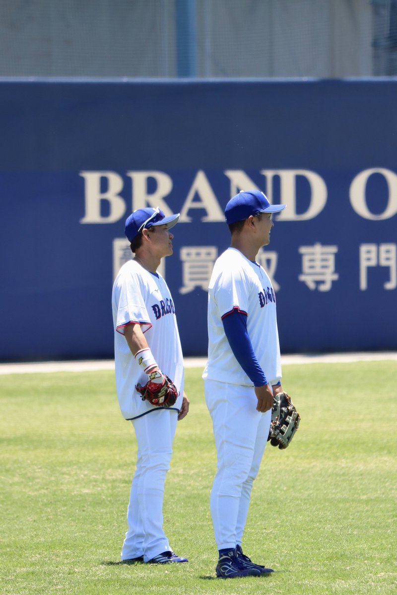 _bashitokuro's tweet photo. シートノックでレフトに着くと、今はもれなく大島さんと一緒だからお得感えぐい() https://t.co/9AQ1pu22iu