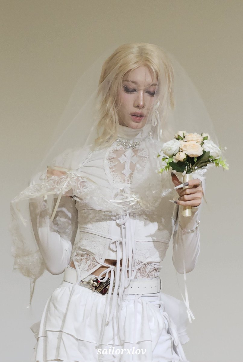 ruislay's tweet photo. I love how evols always bring veils for rui to wear. the nation's bride. the people's wife. https://t.co/Tq35jF1mqC