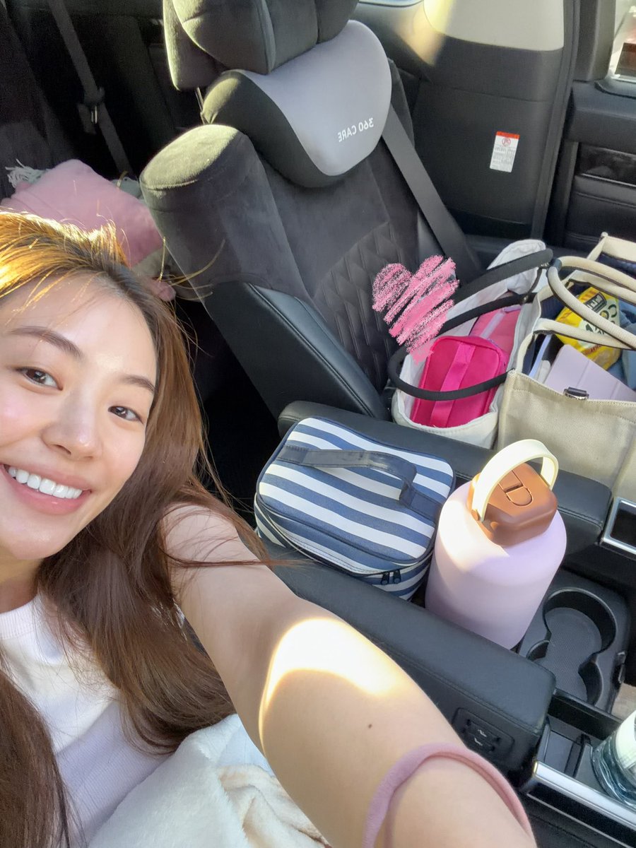 miunatshaa's tweet photo. หมิวและของแบกบ้านของเค้า📽️🎞️พร้อมทำงานแลัวคับ🤍 https://t.co/mVrX2vIF3x