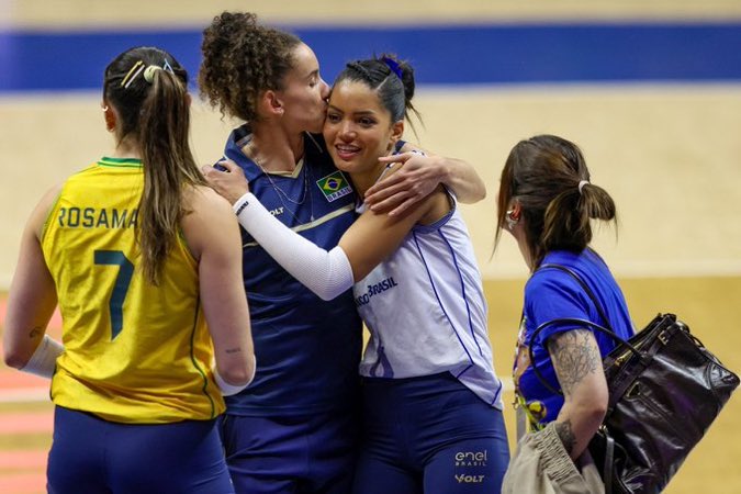 Limite_Volei's tweet photo. Aos que estão falando que a Itália estava com time B ou C. Nós simplesmente estávamos sem Gabi, maior referência, capitã e atleta mais completa do voleibol mundial 🇧🇷

 - Lembrando que foi a própria Antropova (que estava presente no jogo de hoje), foi a grande responsável pela vitória na semifinal do mundial ano passado com 28 pontos entre Brasil X Itália 

Porque as “titulares” da Itália nos tínhamos mandado pro banco