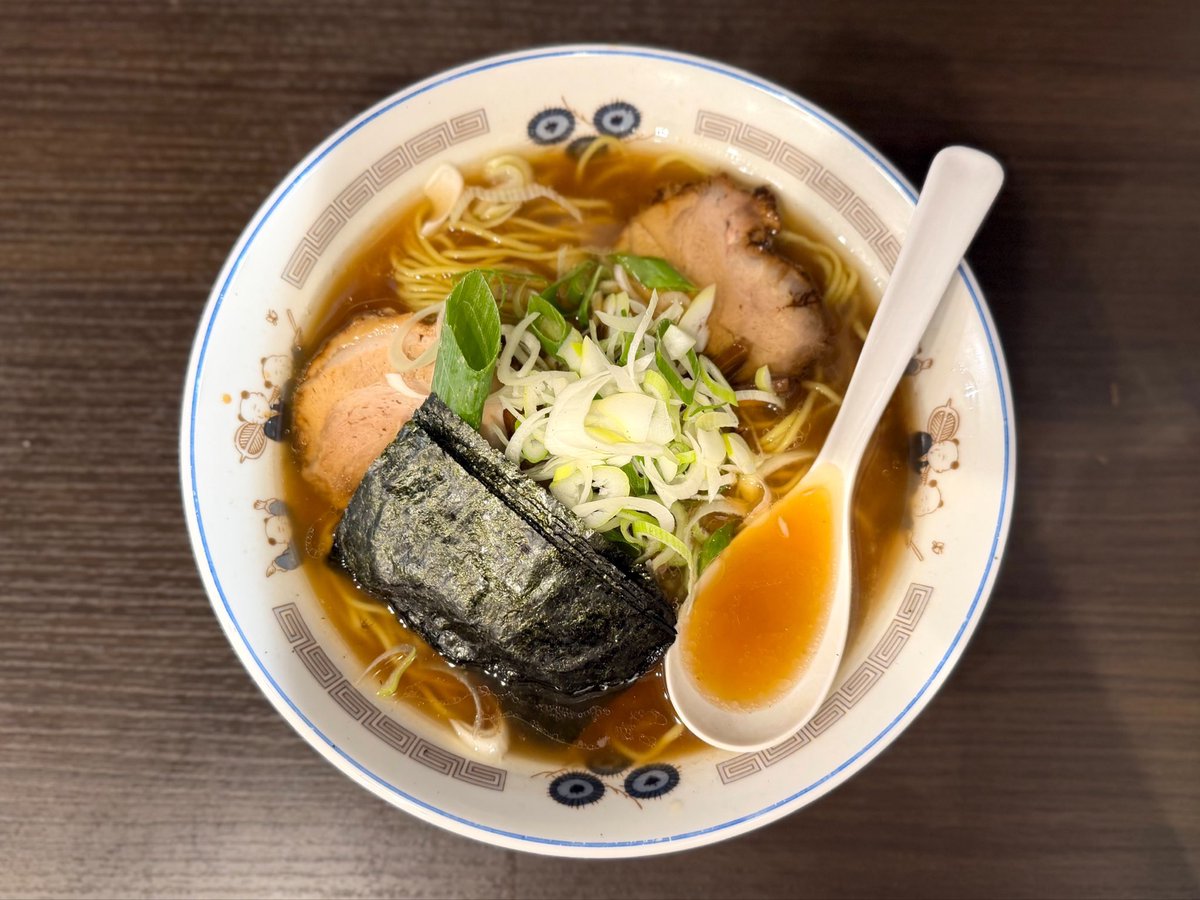 23notwi's tweet photo. 利尻昆布+カニ煮干出汁ラーメン  1,300円

#利尻昆布plusカニ煮干出汁ラーメン
#利尻昆布
#カニ煮干
#限定
#えーちゃん食堂
#不動前
#ラーメン https://t.co/8NSZxXoLvT