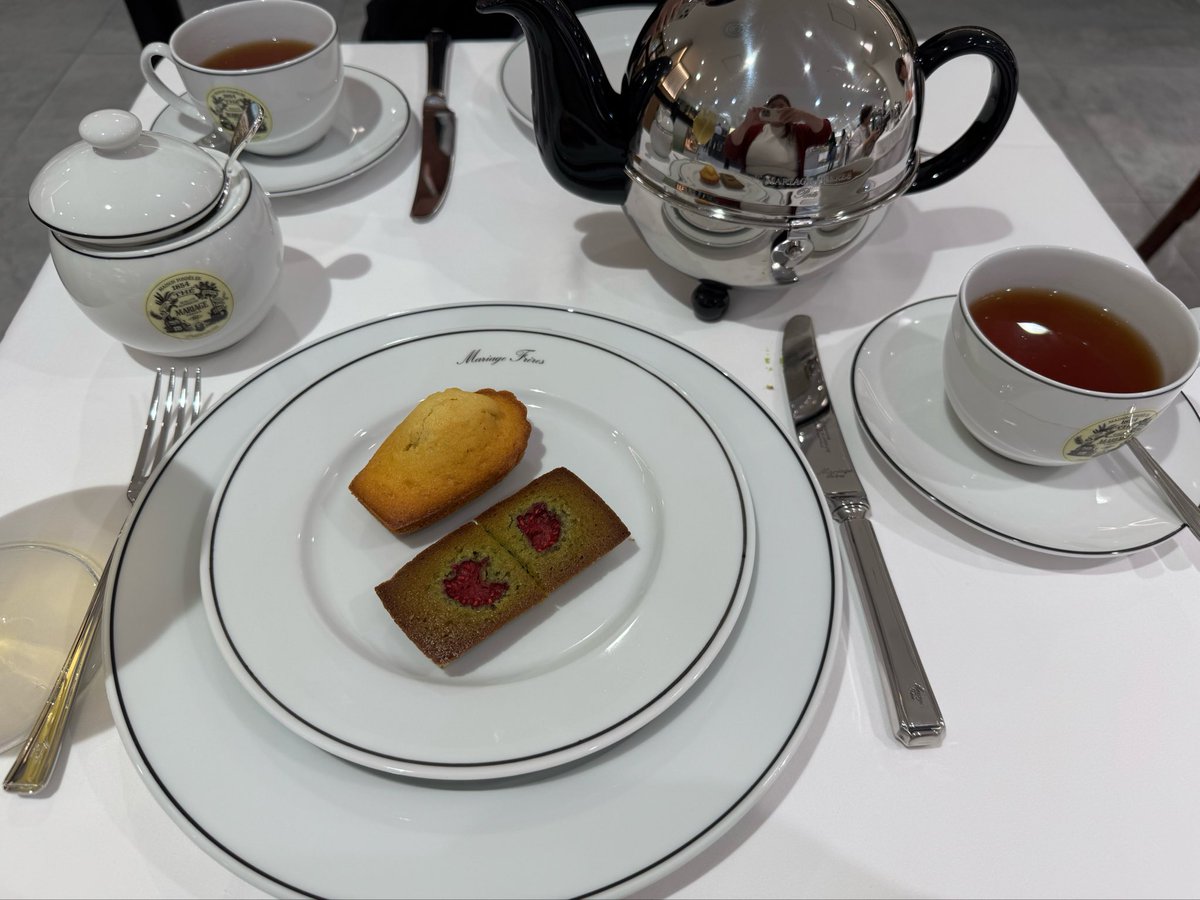 aristocrats_tea's tweet photo. あのね、マリアージュフレールさん？わたし怒ってます💢
松屋銀座のポップアップ、テイクアウトティーに加えて、イートインでサロンドテ再現！？
カトラリー🍽️にマリフレのロゴ入りの、イギリス🇬🇧シェフィールド製持ってきて💢
誰がそこまでやれと言った！？💢
ありがとう💢また来るね💢愛してるよ💢 https://t.co/cpp4INiPig
