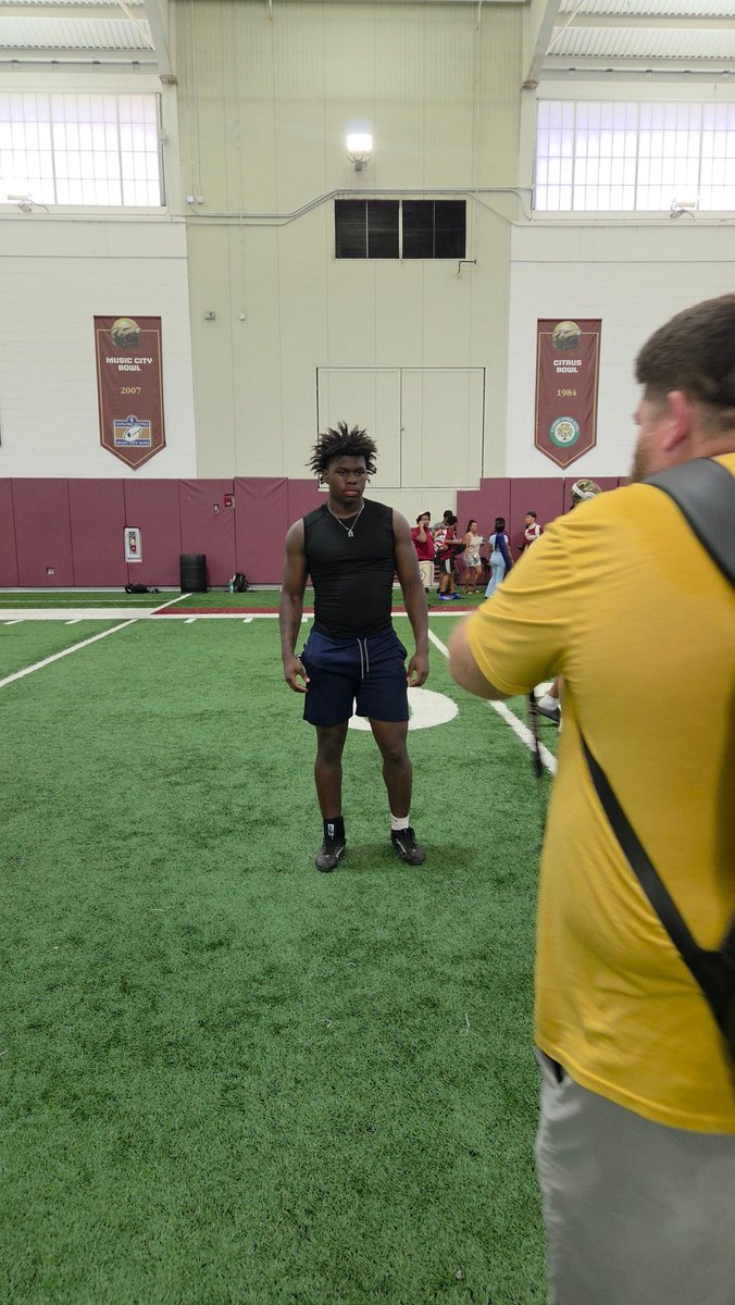 thecoachsnoop's tweet photo. @JaySeanc44 after receiving an offer from THE Florida State University! He also has well over a 4.0 GPA, high IQ player with elite physical skillset! Instant game changer on any roster! #EarnIt https://t.co/kl7iUXu64A