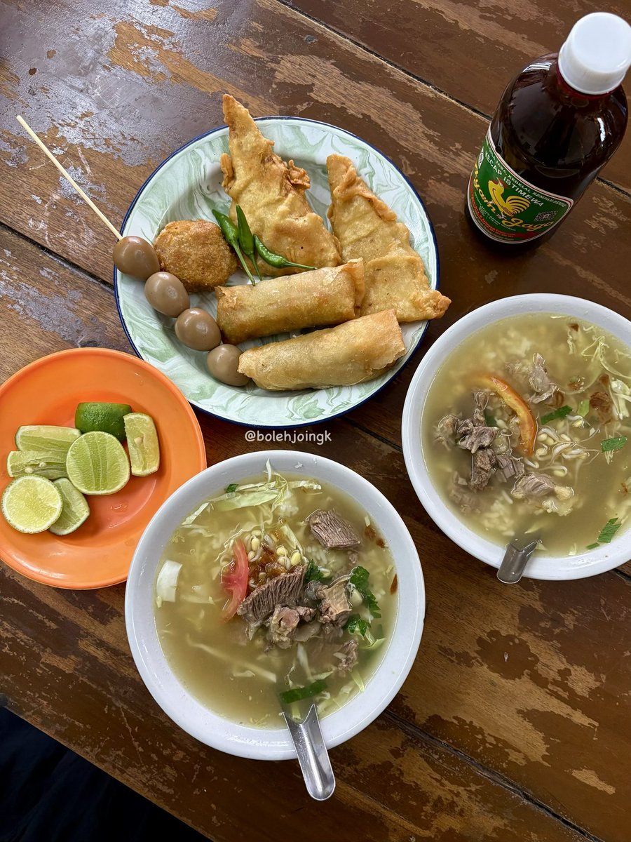 bolehjoingk's tweet photo. biar semangat menjalani hari, awali dulu dengan semangkuk soto hangat. 🍲✨

Ini salah satu soto legendaris di Jogja yg sudah ada sejak tahun 1960. namanya Soto Pak Marto. https://t.co/ZV5KKO9p4B