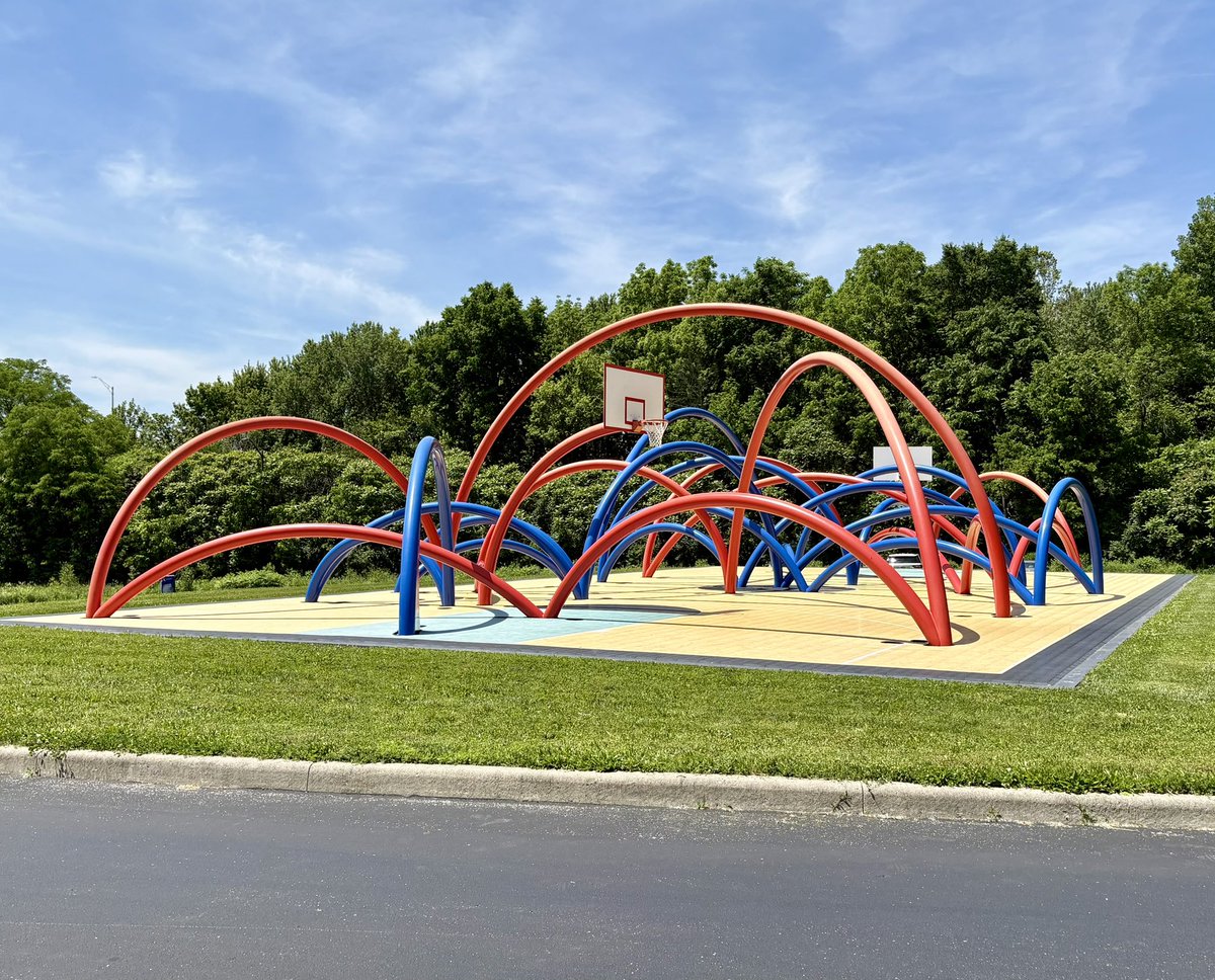 JoshLipnik's tweet photo. alternate universe basketball court in Indianapolis https://t.co/6sRdnYVX4U