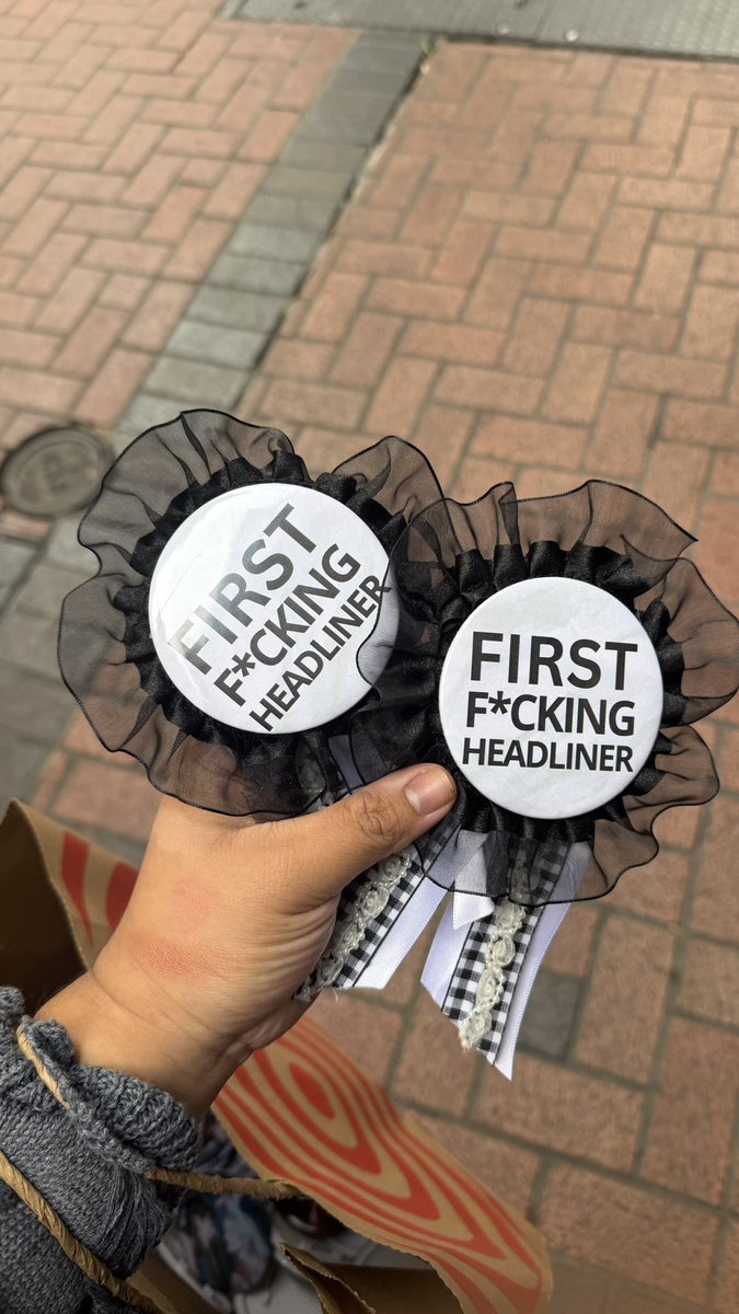 sonofnics's tweet photo. insane turn of events at the SD show 😭 https://t.co/aDoJhA4wXe