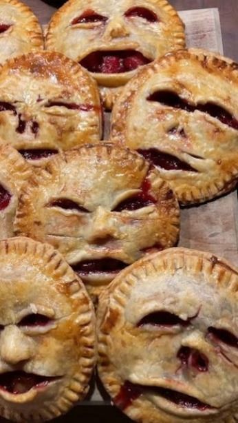 orchiuum's tweet photo. como me quedaron los pies de cereza? https://t.co/Vfjjm4IxhP