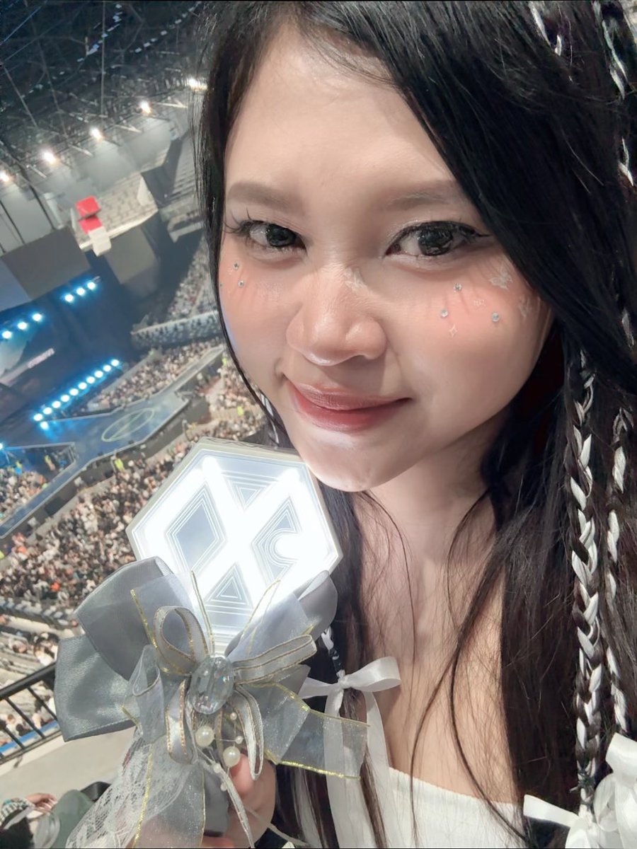 mariaaskaa's tweet photo. #EXhOrizon_in_Jakarta https://t.co/1Swjqr2YWc