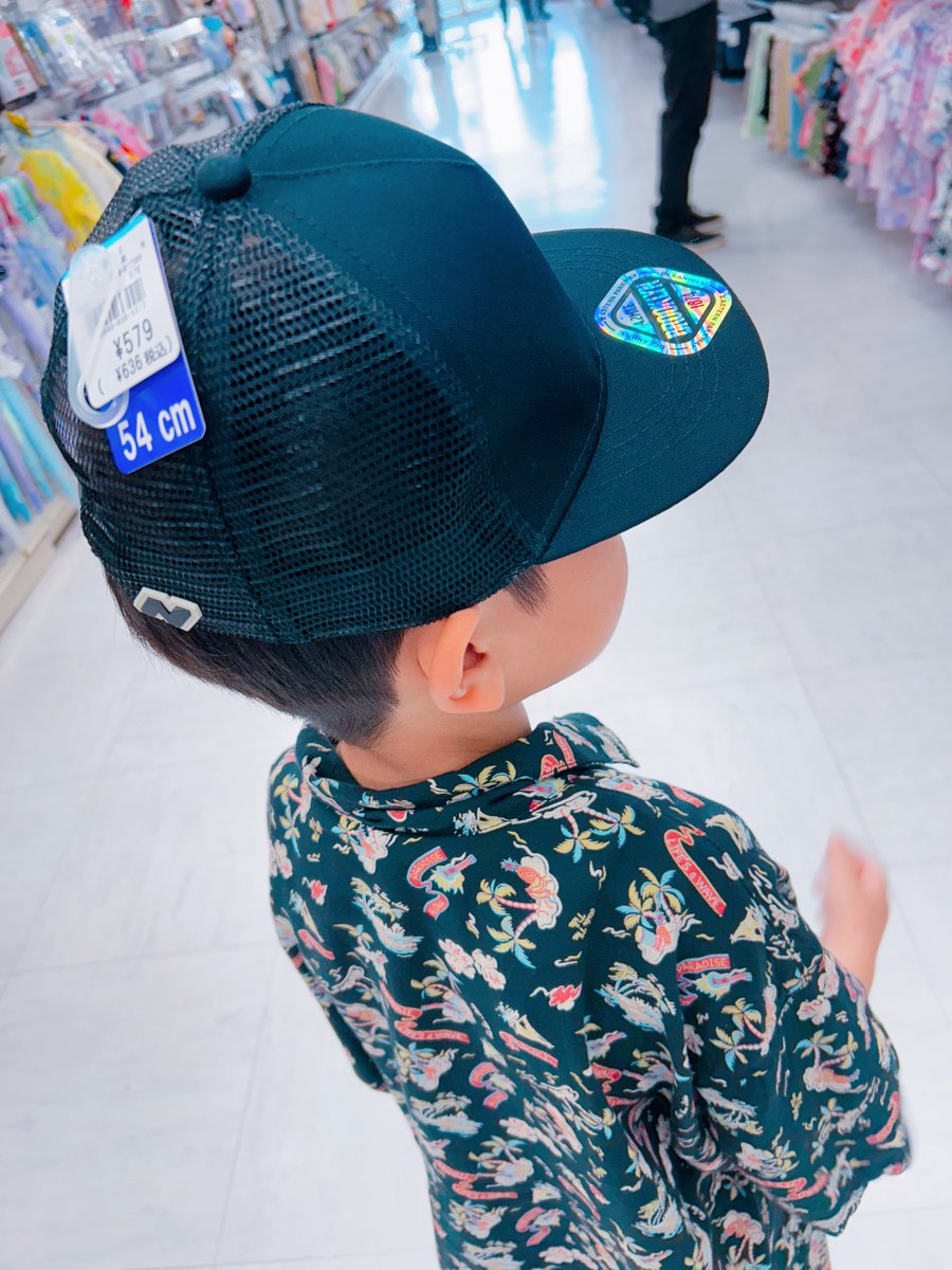 onegixug00's tweet photo. 久々の西松屋でかわいいキャップ発見！安すぎて即買いした笑。
美容院で使われてたオイルお持ち帰り～。
10種類くらいの中からこれにした！
一日中髪からいい匂いがして幸せ～～ https://t.co/hNOqZg5cOo
