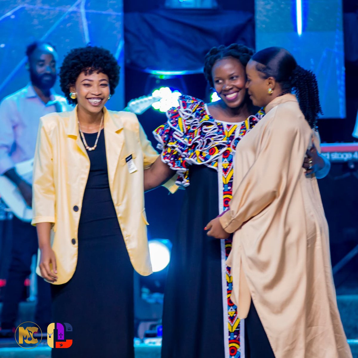 masezeranojc's tweet photo. WORSHIP LIKE NEVER BEFORE hamwe na #INGANJI_FESTIVAL 

MBEG’IJORO RIDASANZWE!!!
NTA RINDI ZINA RIVURWA, RIHIMBAZWA, RIDUKORANIJE ATARI IZINA RY’UMWAMI YESU. 

NI UBUNTU BW’UBU MANA 
WUMV’AMAHORO MENSHI CANE NCUTI YANJE 
#MASEZERANO
#IHIMBAZWE
#WAMCNY https://t.co/xr7rrLAgdG