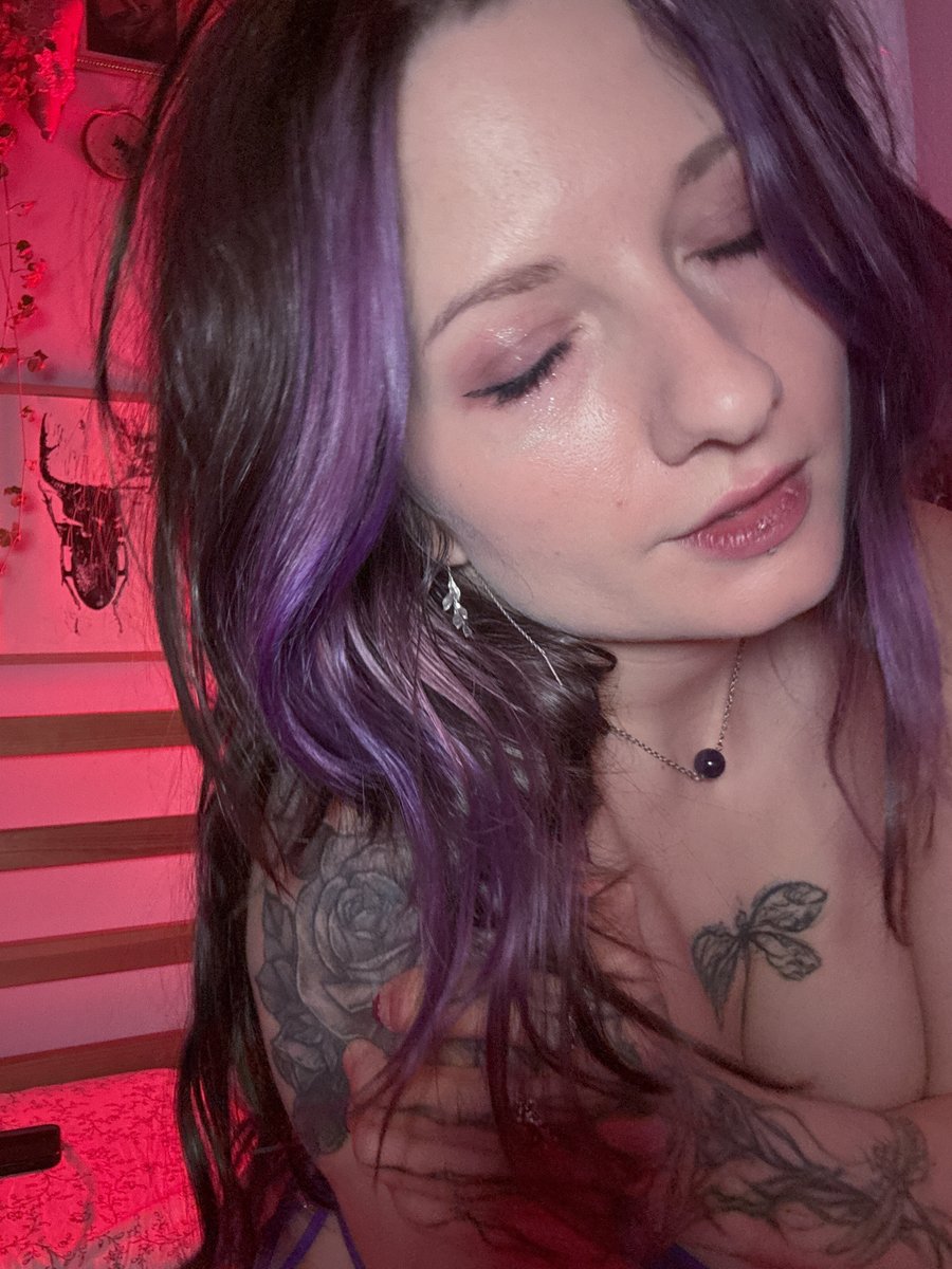 Goth_LunaFern's tweet photo. chill with mw https://t.co/xtu3vbE802