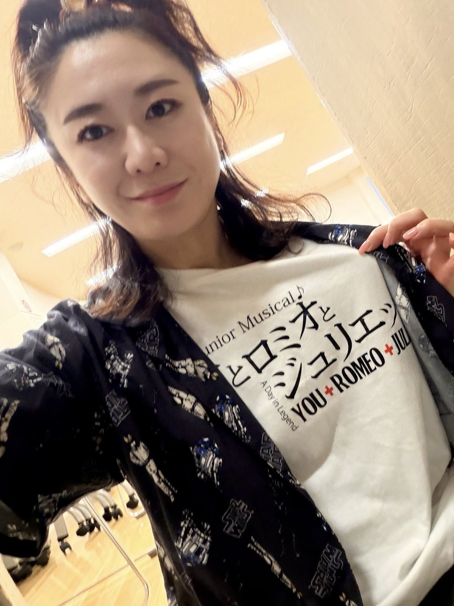 yokoishiwatari's tweet photo. 【君とロミオとジュリエット】
2026/7/29(水)〜8/2(日)
全8公演✨出演します！
ダンス 歌 ストーリー　全て素敵なミュージカル。
4度目の再演、4回目の出演で新しい役に挑戦中。ぜひお越しください。
29(水)19時
30(木)19時
31(金)14時/19時
8/1(土)13時/18時
8/2(日)12時/17時

ロゴTシャツも2代目🤭 https://t.co/yfEWLEiYwo