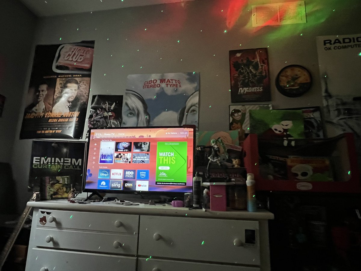 drivekillercars's tweet photo. Got one of those weird galaxy projector things so perty https://t.co/QFUJZB7zP9