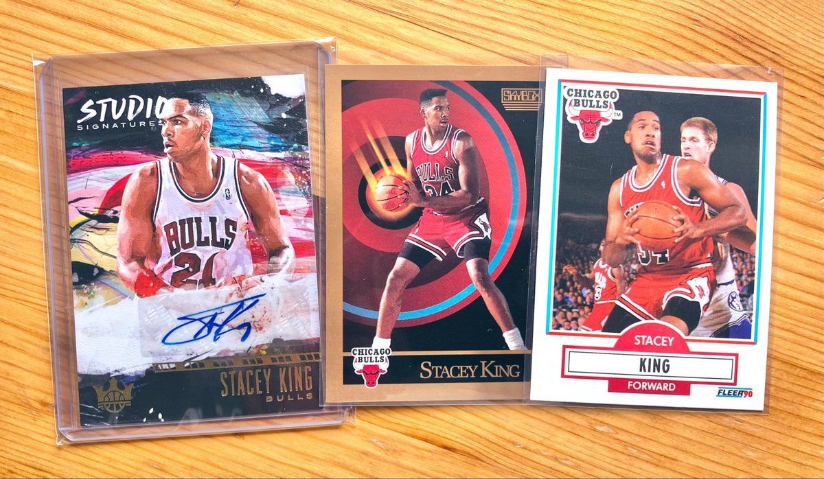 CompJordan's tweet photo. R.I.P. Stcey King

前期3peat Bulls王朝時代、H.GrantやCartwrightのバックアップとしてパワフルながらも器用にミドルシュートを決めるプレーが印象に残っています。 https://t.co/rIwhxmLZm1