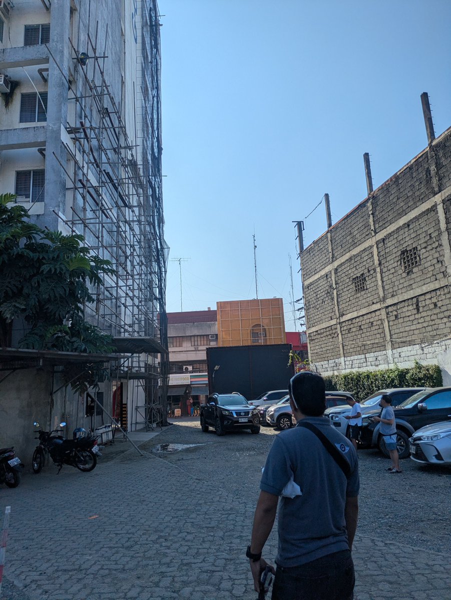 ArenainCebu's tweet photo. まさかフィリピンのミンダナオ島で緊急地震速報で起こされるとは思ってもいなかった😅
めっちゃ揺れたけど、被害はなく停電してるくらいです
セブ島でデカい地震喰らって以来だけど、フィリピンの建物は信じられないし、みんな外に出て避難してる… https://t.co/007JGXRvX4