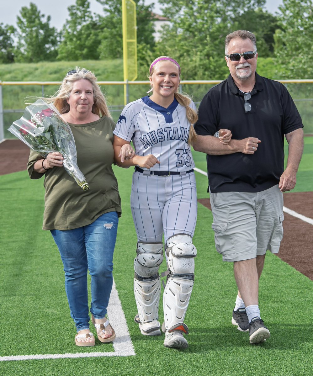 hanKrue2026's tweet photo. Finished my senior season going 15-13 on the year. I am so beyond thankful for @BVN_Softball and everyone apart of it! Truly the best 4 years, thank you North💙
@coachstevieraye @KCRebels18N https://t.co/zC2epUw83O