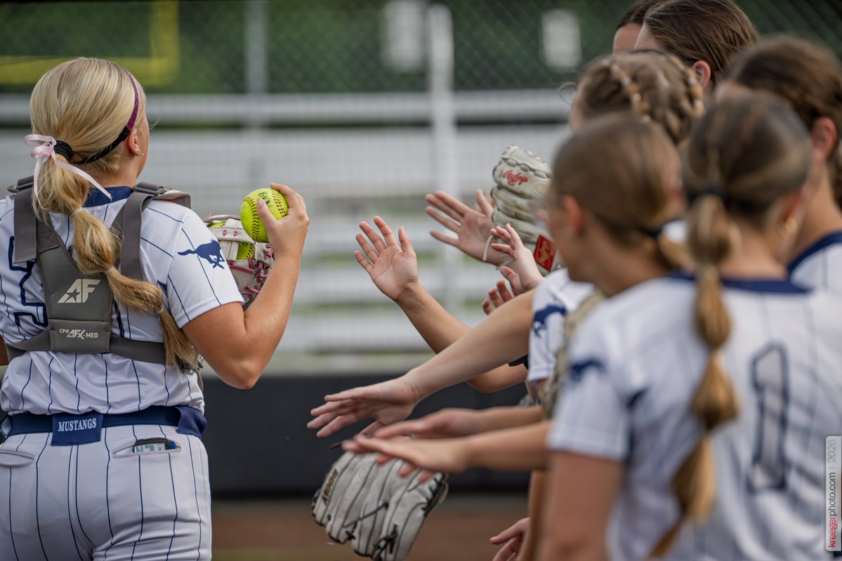 hanKrue2026's tweet photo. Finished my senior season going 15-13 on the year. I am so beyond thankful for @BVN_Softball and everyone apart of it! Truly the best 4 years, thank you North💙
@coachstevieraye @KCRebels18N https://t.co/zC2epUw83O