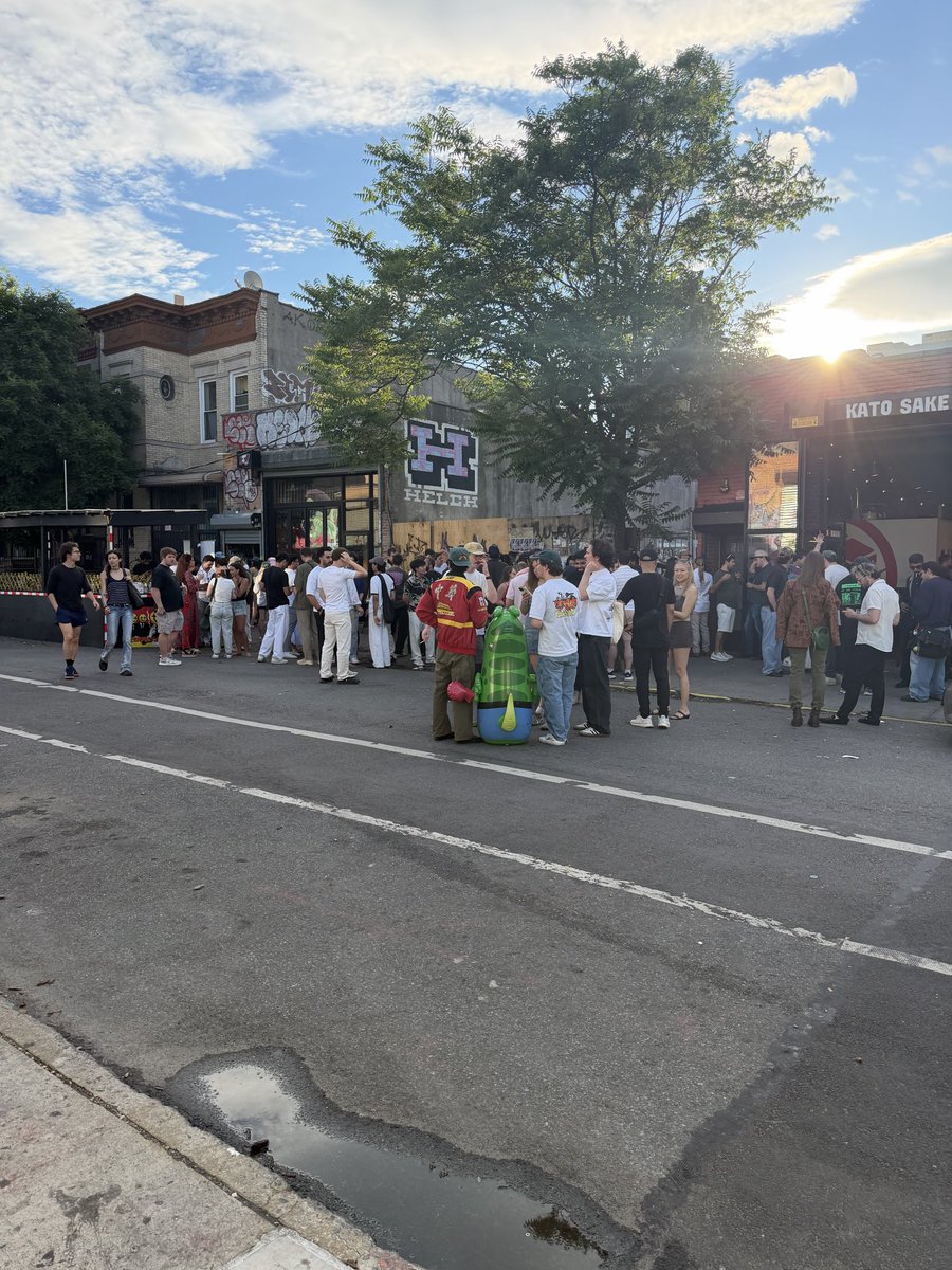 ryanrodenbaugh's tweet photo. Sundays at @EthBushwick block party https://t.co/kNLTdiyseY