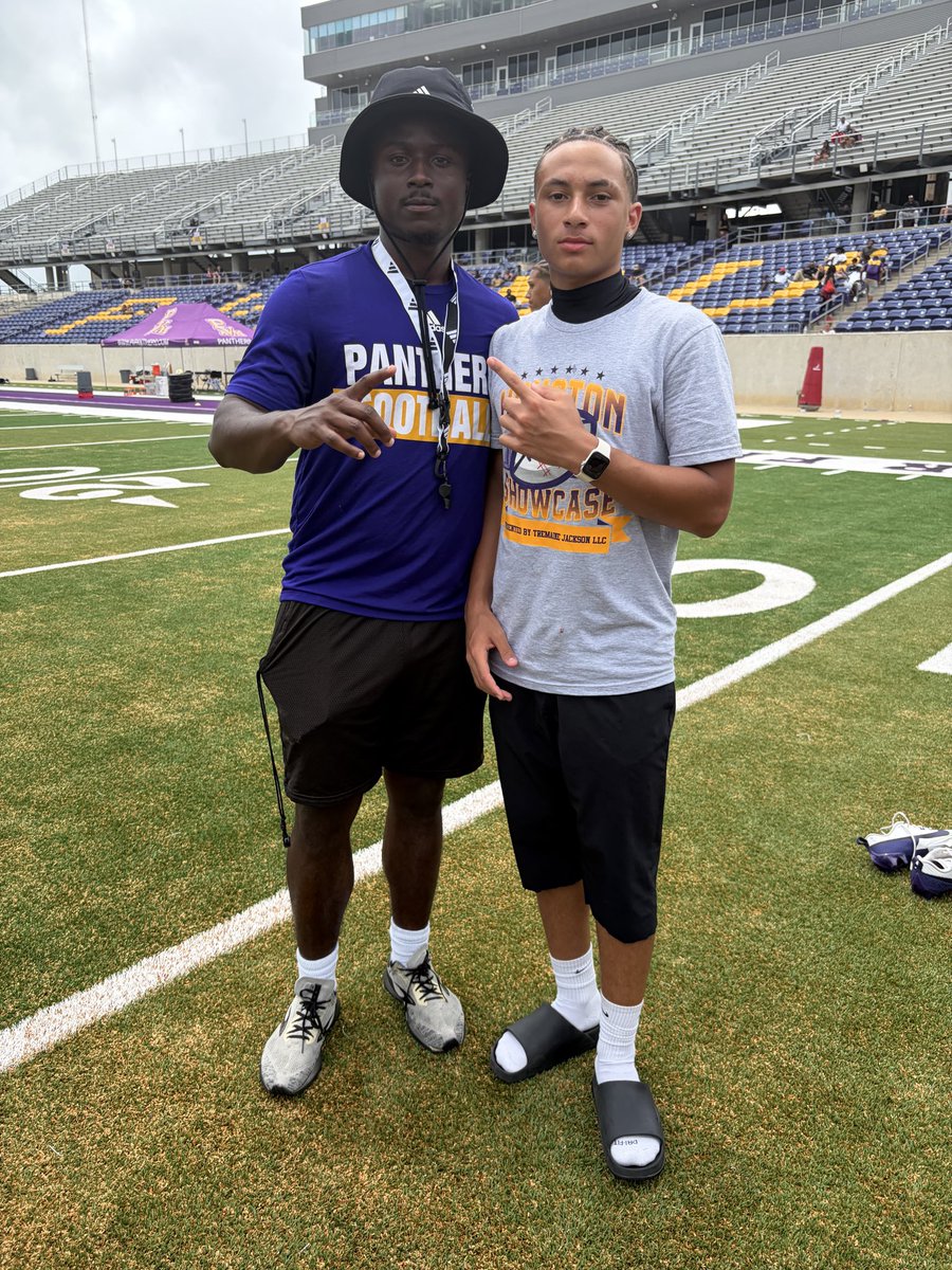 duces2x's tweet photo. Thank you to all the coaches at @pvamufb_ had a great time being taught and coached up, learning new skills with amazing reps. 
@CoachColbert11 
@coachchuchudoe 
@CoachDrake6 
@coachpleasant 
@stpfootballbc https://t.co/awUvaJXH21
