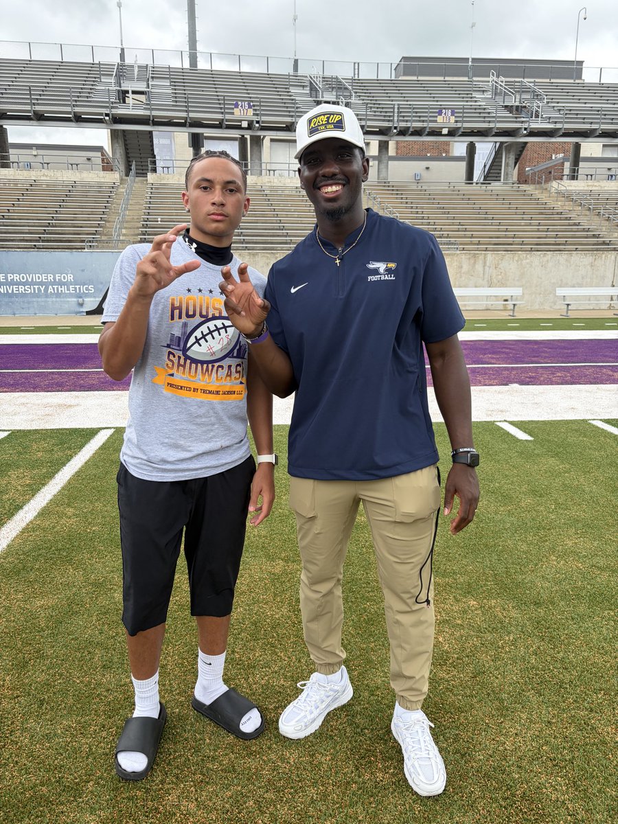 duces2x's tweet photo. Thank you to all the coaches at @pvamufb_ had a great time being taught and coached up, learning new skills with amazing reps. 
@CoachColbert11 
@coachchuchudoe 
@CoachDrake6 
@coachpleasant 
@stpfootballbc https://t.co/awUvaJXH21