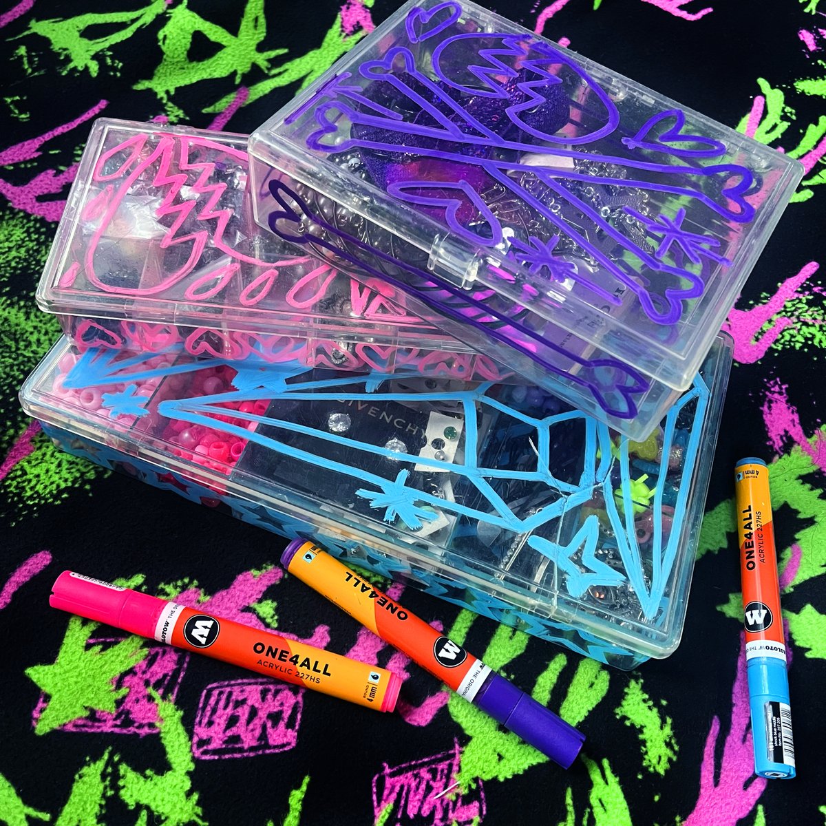 Leannaperry's tweet photo. Illustrated NeonGothTM jewelry organizers featuring neon colored diamonds, broken hearts, bones and stars. Molotow markers on translucent acrylic storage cases. Do it yourself home goods. Surface design 💕💎 https://t.co/MDnOsNbPNg