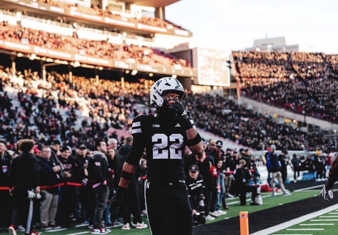 DevinHillJR3's tweet photo. After a great camp at Nebraska I’m blessed to receive my 6th D1 offer

@MozeeJ43 @TimVerghese @D_shorts6 @HuskerFootball @RayPecFB @JonesgGreg @CoachE_777 @ZC_Cunningham @Coach_Kim1 @samspiegs @AllenTrieu @Rivals @JPRockMO https://t.co/y4JBqloa1a