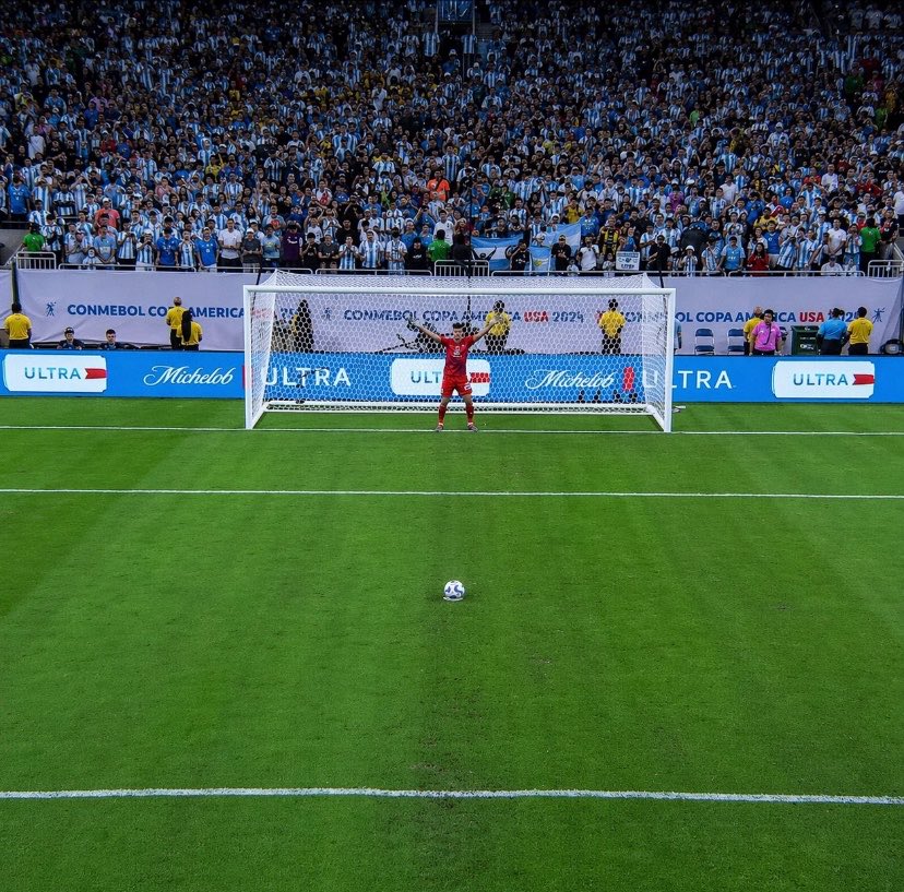 Dimariajm11's tweet photo. 😳 Te dicen que tu vida depende de que un jugador le meta un penal al Dibu Martínez: ¿A quién elegís para que patee? https://t.co/N8DISsw2wo