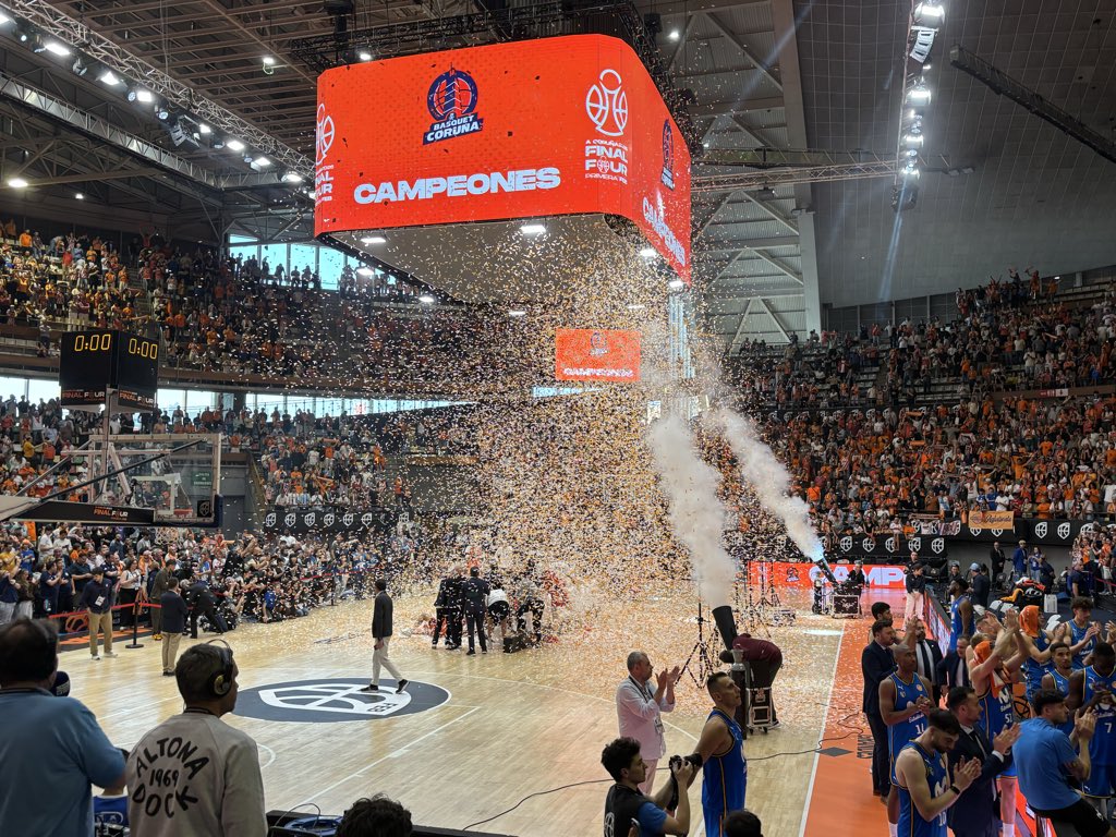 lprofitos's tweet photo. 🏆🛗🧡 https://t.co/NHsUwYwgs7