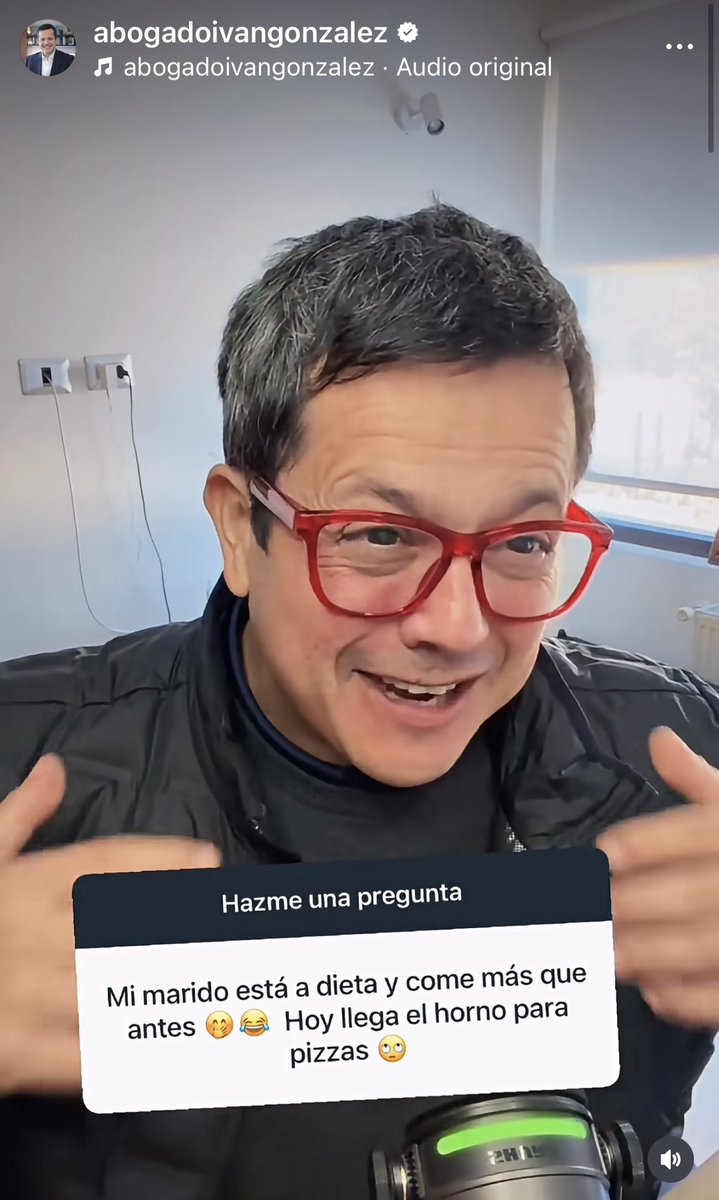 DeNeoliberal's tweet photo. El abogado Ivan Gonzalez hasta premios gano por sus videos, ahora borro todo sobre el tema CAE, muchos le creyeron.

Muchachos, si deben vayan a la TGR y busquen la forma de pagar, no le crean a estos chantas. https://t.co/Gc9Wrz3YaI