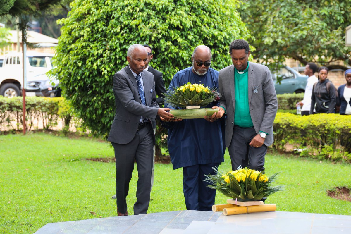 PUR_RWANDA's tweet photo. @PenineUwim56853 @RwandaParliamnt Iki gikorwa cyasojwe no gushyira indabo ahubatse ikimenyetso cy’amateka ya Jenoside yakorewe Abatutsi mu 1994.
#TWIBUKETWIYUBAKA

#WeArePUR https://t.co/67EVSAnlWf