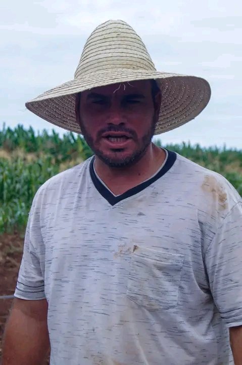 YanetsyTerry's tweet photo. Jóvenes que en #ProvinciaGranma emprenden desde su amor a la tierra, su trabajo cotidiano y arduo y su entrega. Así autoabastecen a su familia y contribuyen con ofertas a la población. #SíSePuede. @AsambleaCuba @PartidoPCC @PresidenciaCuba @GobiernoCuba @GobiernoGranma https://t.co/TEgkzm3J1N