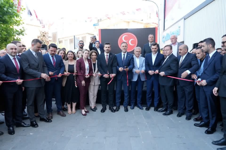 rahmancanmhp's tweet photo. MHP Üsküdar yeni İlçe Başkanlık binamızın açılışını hayır dualarıyla ve İl Başkanımız Sn. @bbvolkanyilmaz ’ın hitaplarıyla gerçekleşti.

Üsküdar İlçe Başkanımız Sn. Mustafa Gider’e,  dava arkadaşlarımıza teşekkürlerimizi sunarız. https://t.co/QuNZkJTXoH