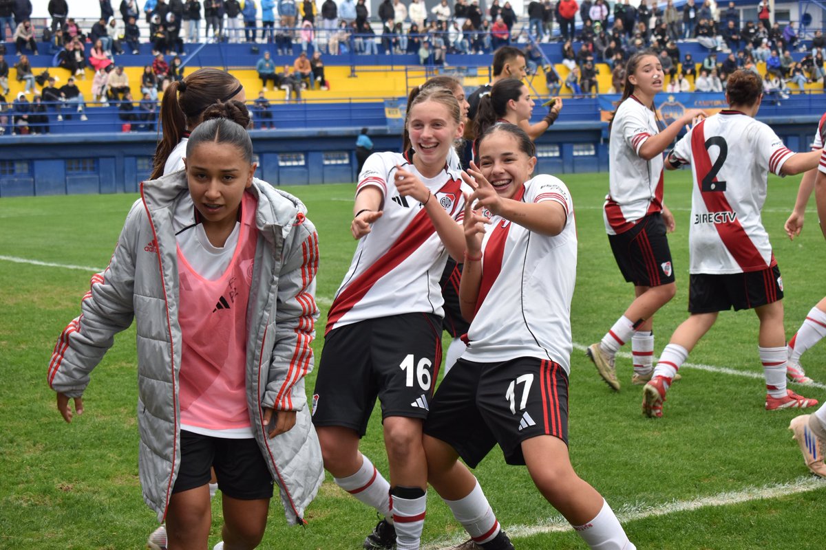 RiverPlateFem's tweet photo. 📸🤩 Postales de la victoria de la categoría Sub-19 frente a Boca Juniors en Casa Amarilla 🤍❤️🤍 https://t.co/cN9SbDYWSR