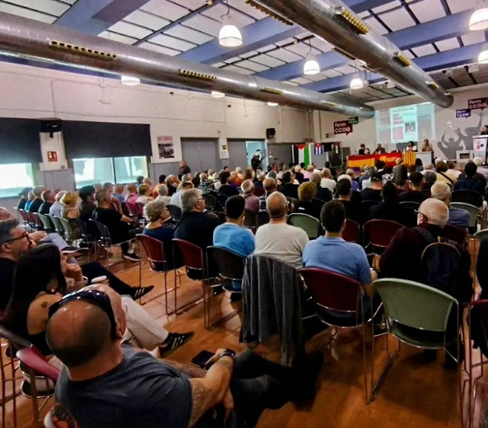 espaicomunista's tweet photo. Gran, molt gran l'acte d'UNITAT COMUNISTA ahir a Cornellà. Un moment històric: comunistes catalans hereus del PSUC es retroben en un PSUC VIU que, enfortit, manté viva la millor eina per defensar els drets de la classe treballadora i resistir enfront del feixisme. UNEIX-TE!! https://t.co/kAtoAzPBcd