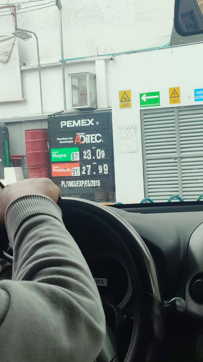 moon_yely's tweet photo. @Profeco @ClaraBrugadaM @Claudiashein ! El precio de la gasolina ⛽ está en aumento! https://t.co/LDfiqppZgZ