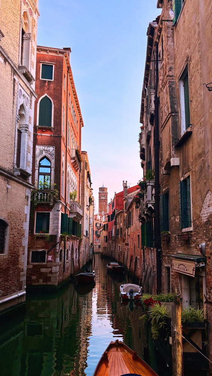 BobbyJaegs's tweet photo. Might be the greatest photo I’ve ever taken.. #venice #italy #photo #iphone16 #honeymoon https://t.co/pHl3t9S8lg