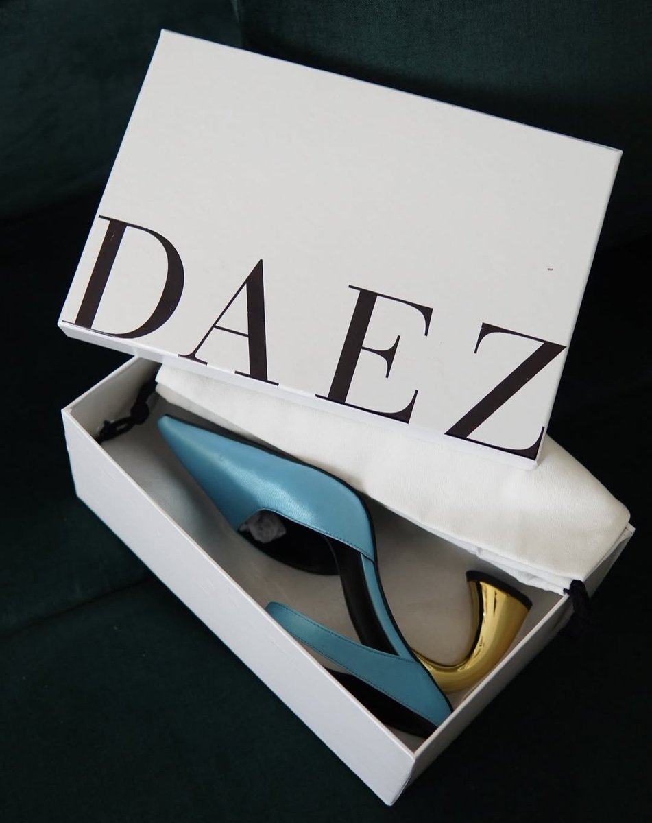 YarKafanchan's tweet photo. Ok girlies... let's try this again. Look at these lovely shoes from DAEZ. A Nigerian owned brand. Genuine leather and the artistry is just amazing. What do we think this time? Are we purchasing? 😍😍😍
(If you people hate this one then I'm blocking everyone 😤) https://t.co/pDvmKDM1GA